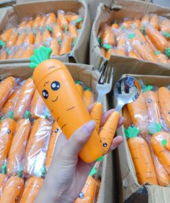 Set Thìa Dĩa Tập Xúc Inox Họa Tiết Cà Rốt