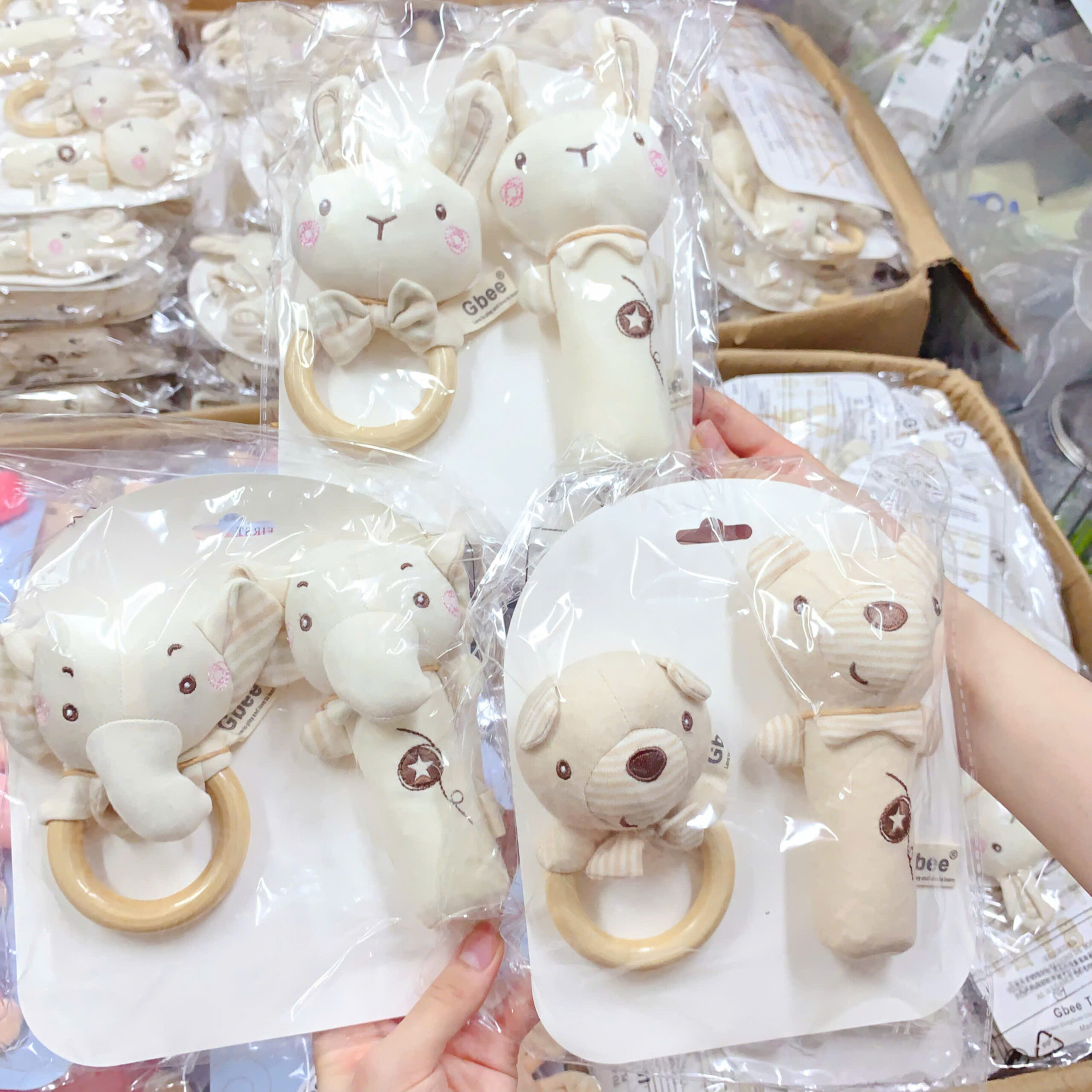 Thú nhồi bông lục lạc Gbee có xúc xắc cho bé 8 Thú nhồi bông lục lạc Gbee có xúc xắc cho bé