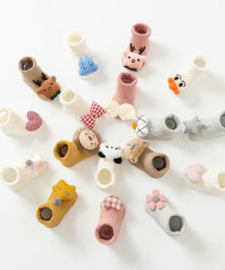 Tất vớ hình thú nổi đáng yêu chống trơn trượt cho bé